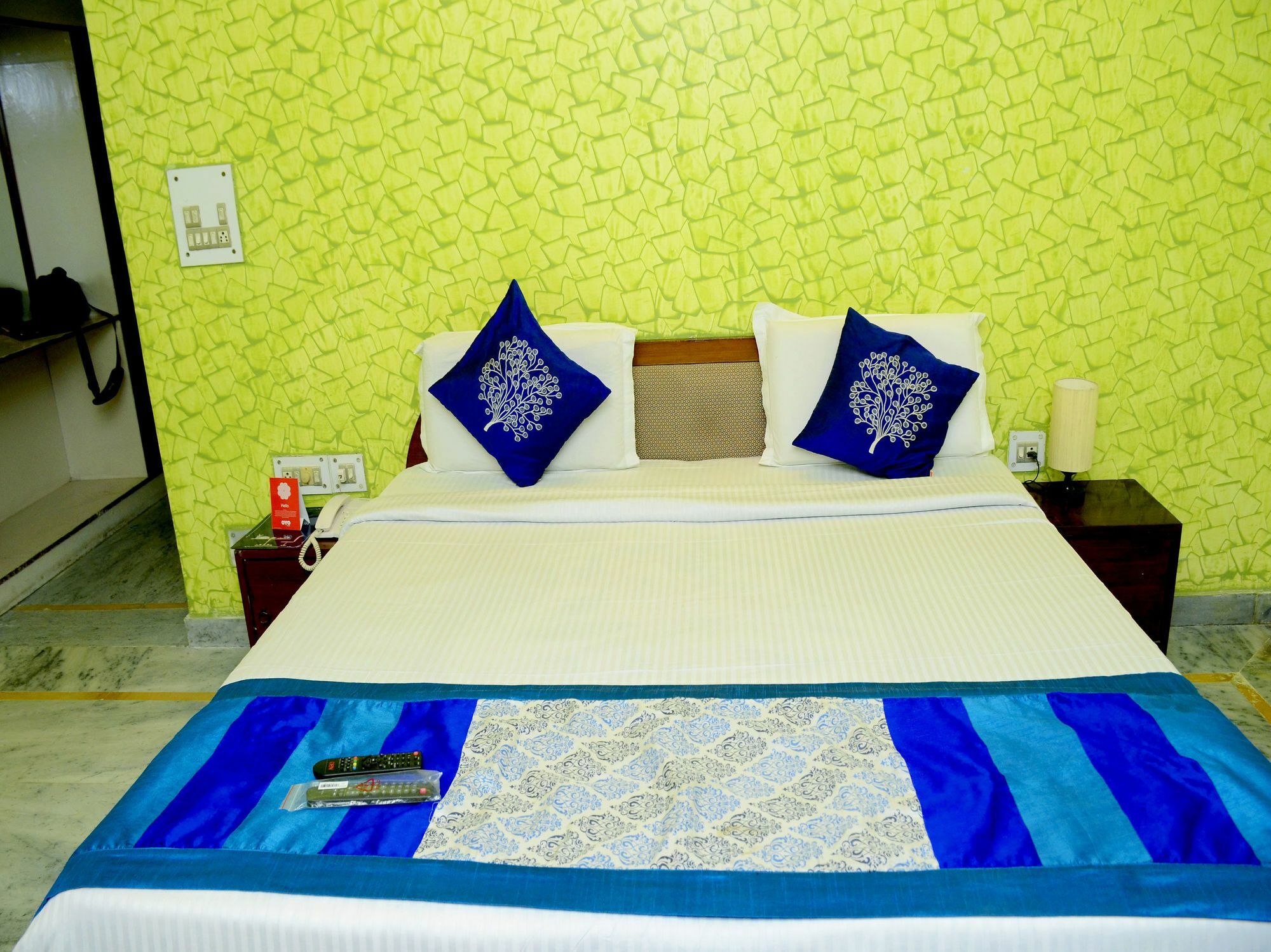Hotel Fabhotel K H Bar And Rest Varanasi